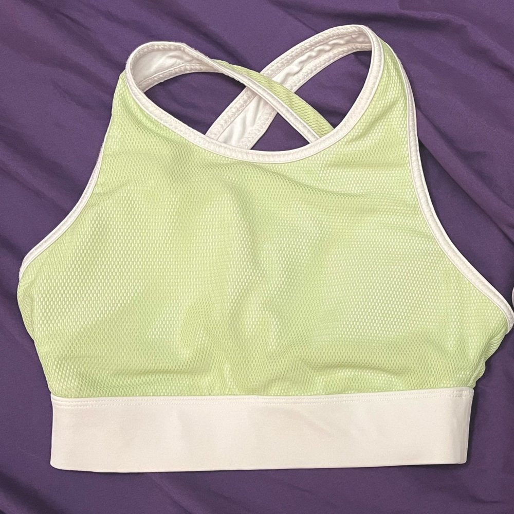 Fabletics sports bra. US size XXS. Barely worn, very good condition.